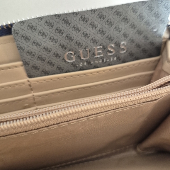 Guess Abree Medium Zip Around Wallet - Picture 4 of 8